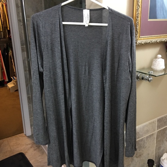 NWT Sweater Size Medium Lightweight Dark Grey - Picture 1 of 2